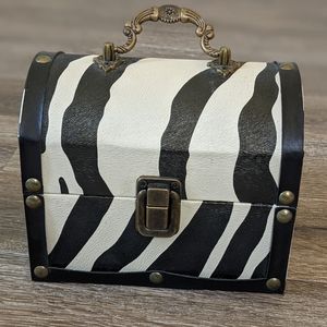 Small accessory storage trunk